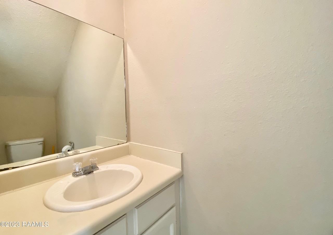 204 Wilkie St - Photo 7 of 12