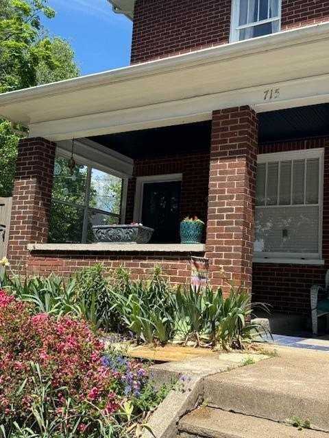 715 Ferdinand Ave Sw - Photo 2 of 19