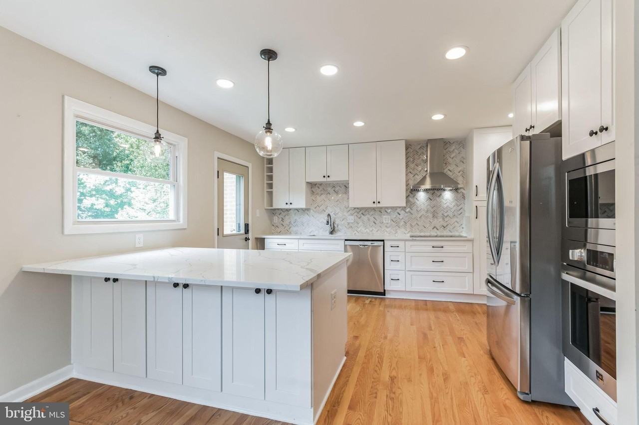 9902 Holmhurst Rd - Photo 4 of 33