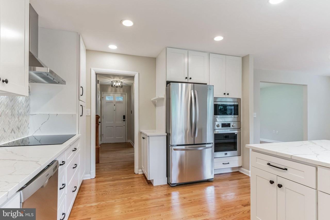 9902 Holmhurst Rd - Photo 5 of 33