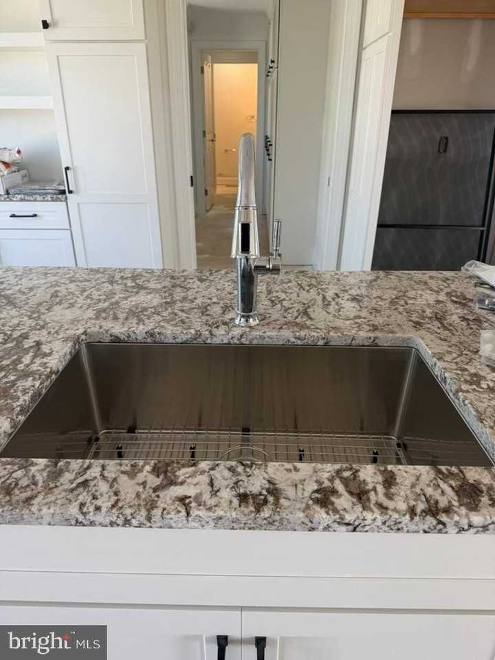1036 Sweetbriar Rd - Photo 3 of 14
