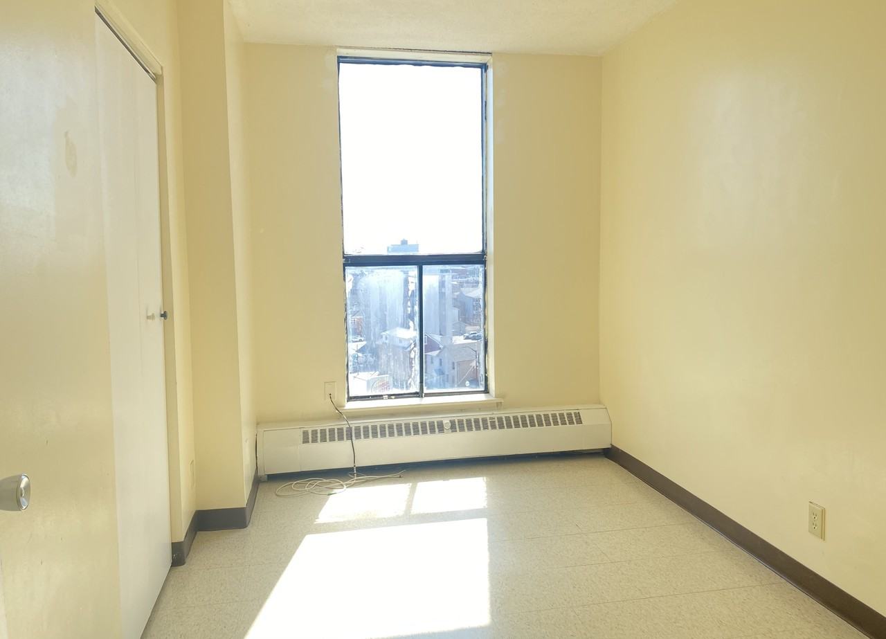 401 Princess Street #919 - Photo 3 of 5