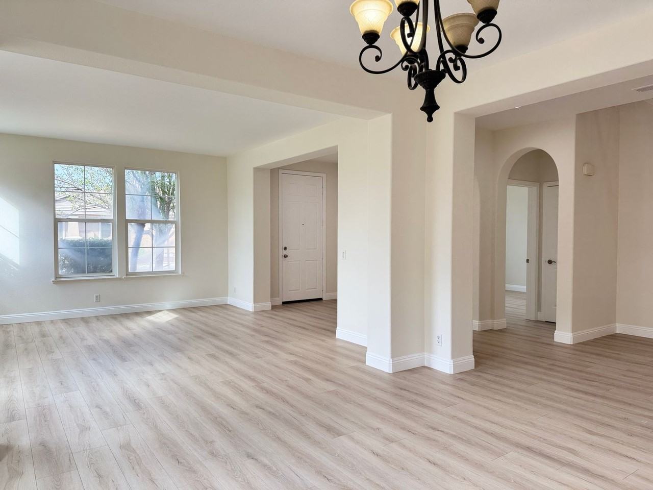 6855 Edinburgh Rd - Photo 7 of 50