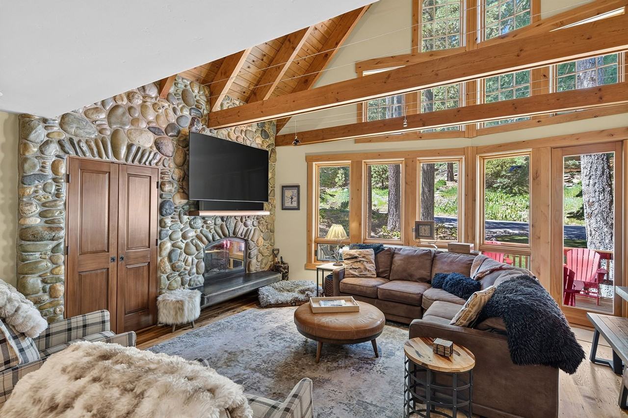 12573 Saint Moritz Ln - Photo 4 of 31