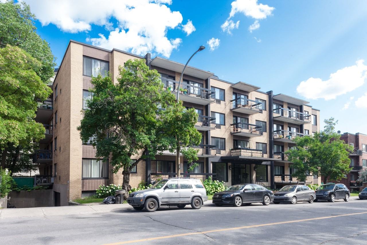 2400 Av Van Horne — photo 1