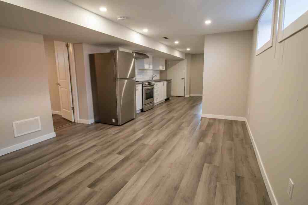 121 Golden Boulevard West - Photo 3 of 21