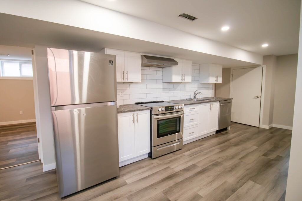 121 Golden Boulevard West - Photo 5 of 21
