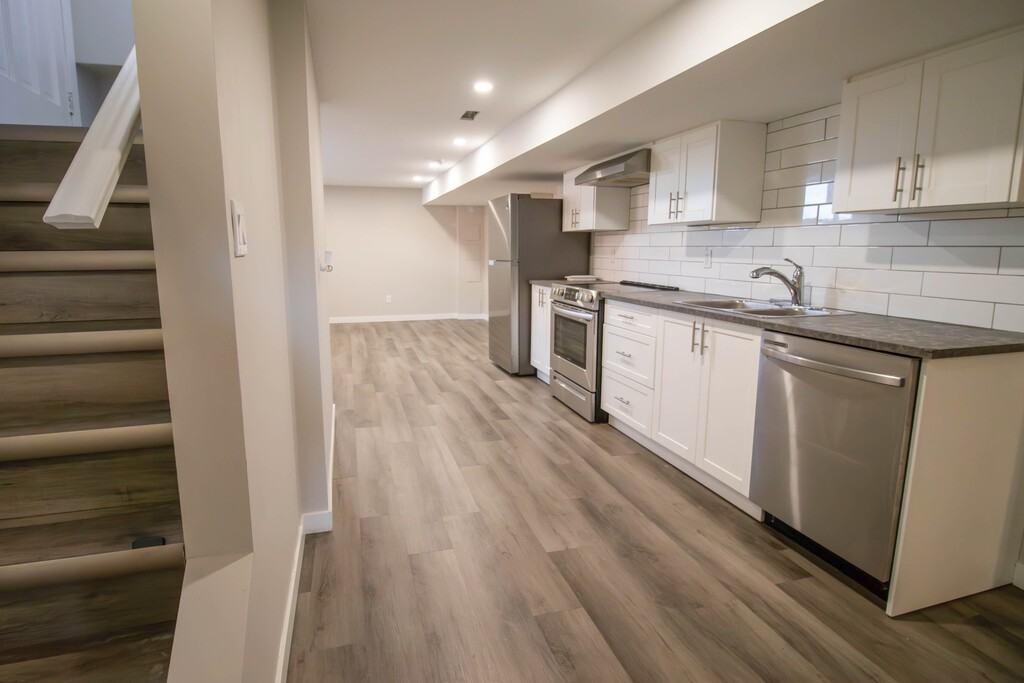121 Golden Boulevard West - Photo 6 of 21