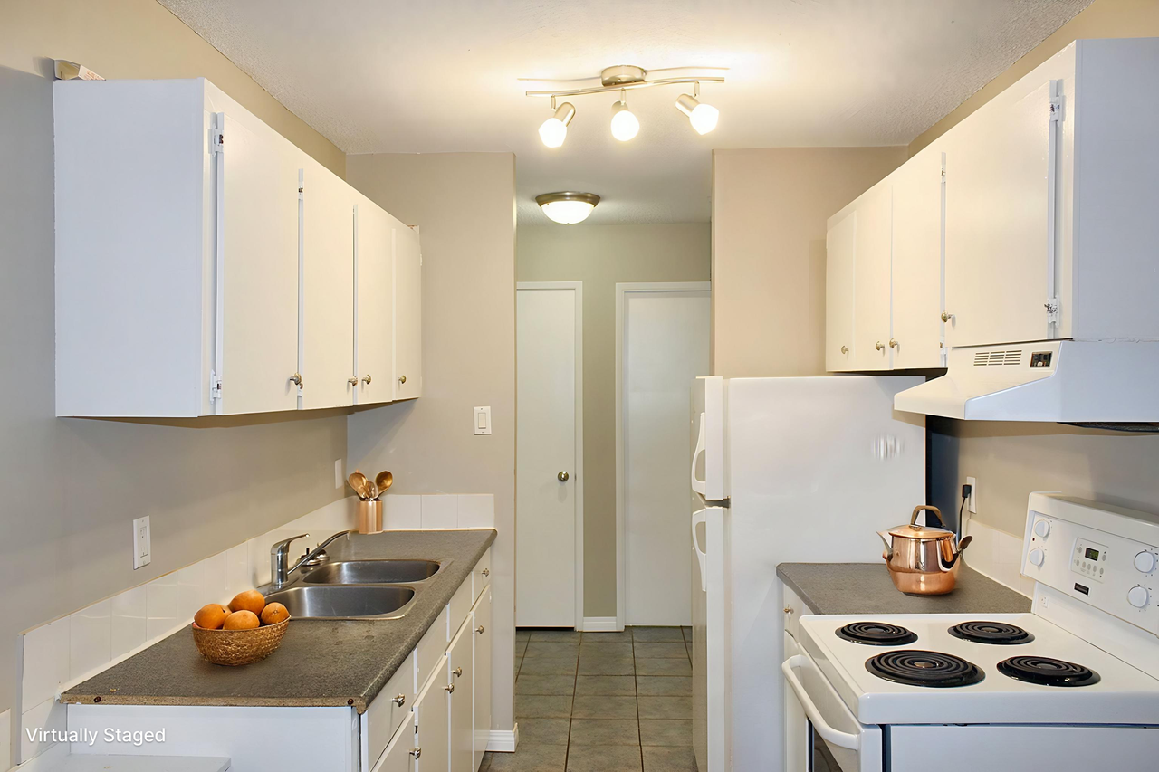 Seventh Street Manor - Photo 5 of 18