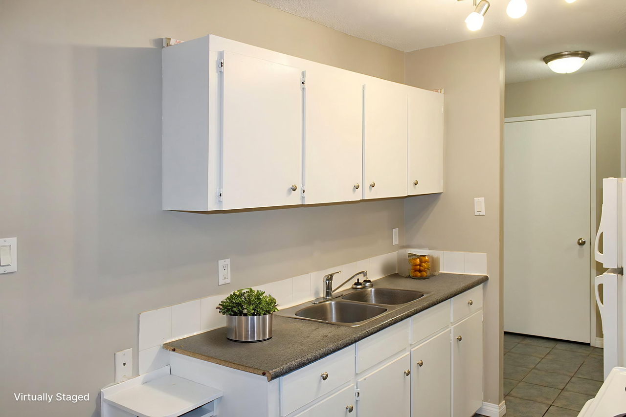 Seventh Street Manor - Photo 7 of 18