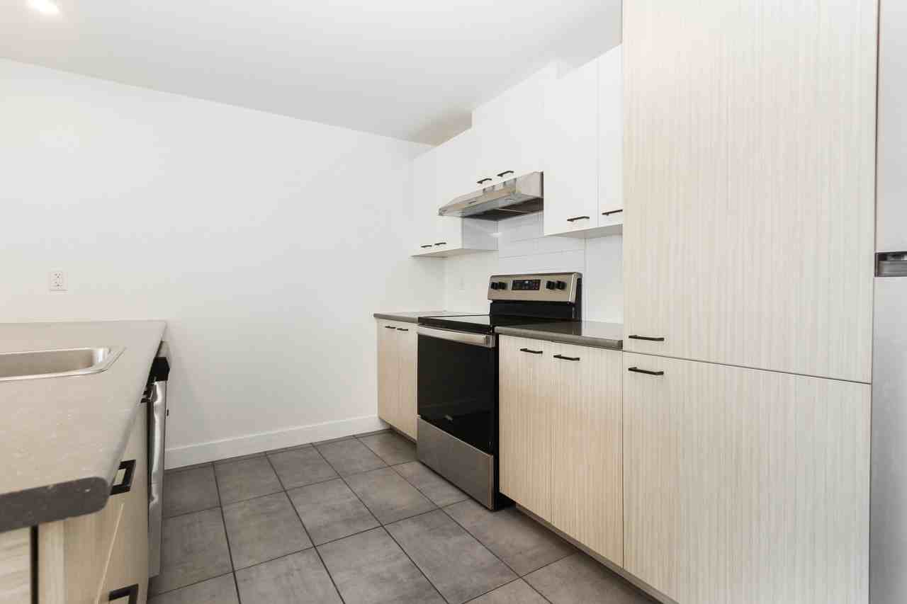 775 Place George Dor - Photo 4 of 50