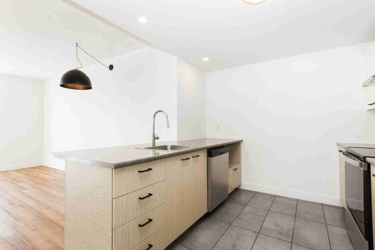 775 Place George Dor - Photo 5 of 50