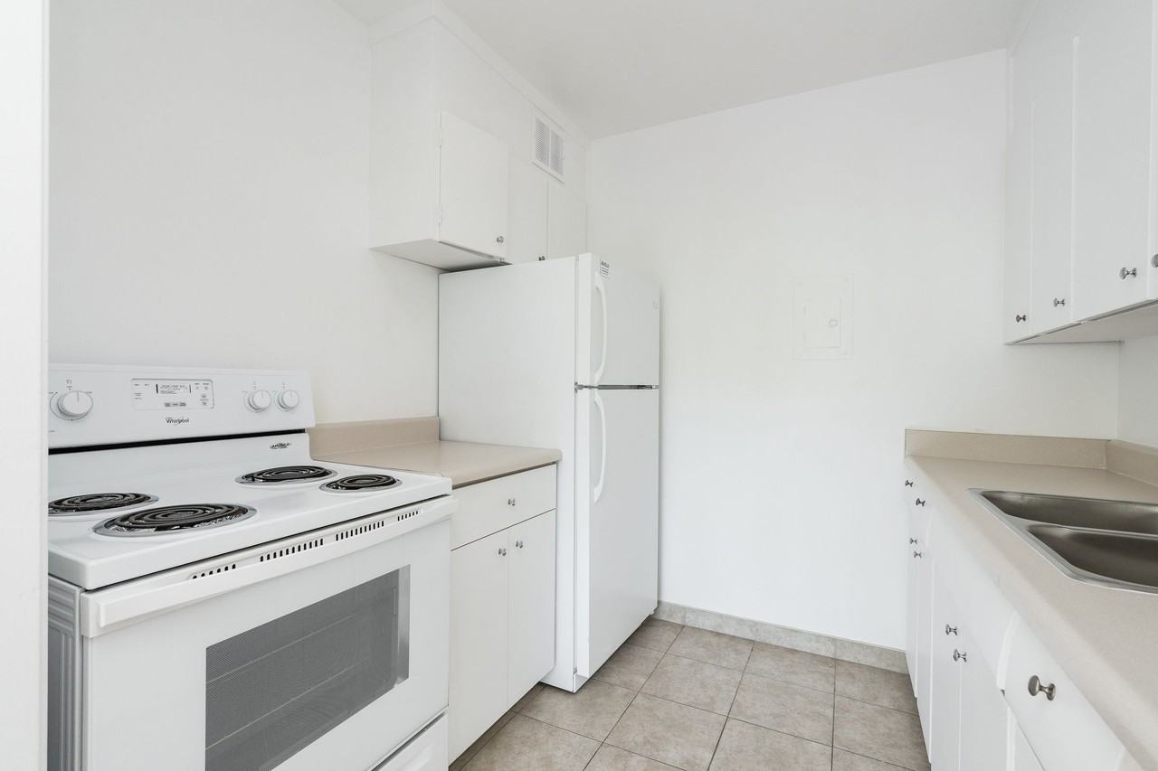 240 Oriole Parkway - Photo 2 of 11