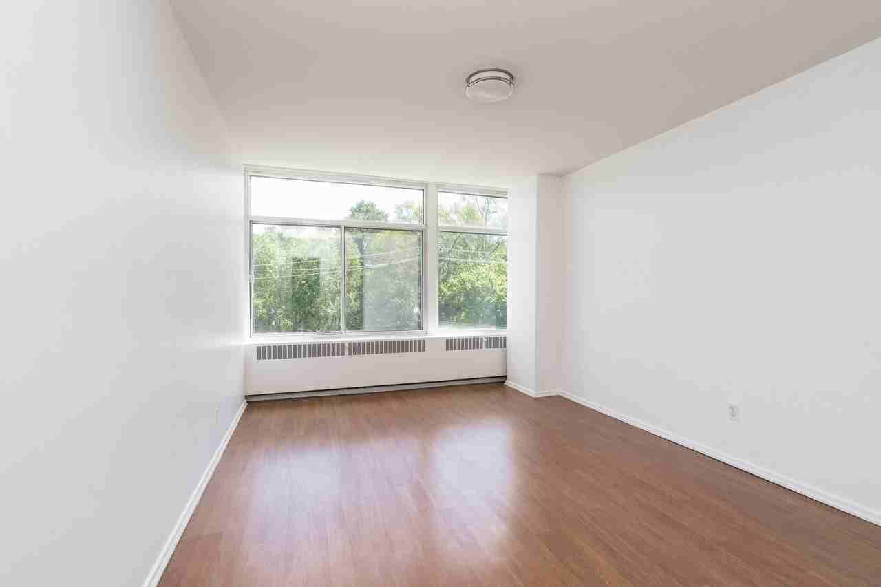 240 Oriole Parkway - Photo 6 of 11