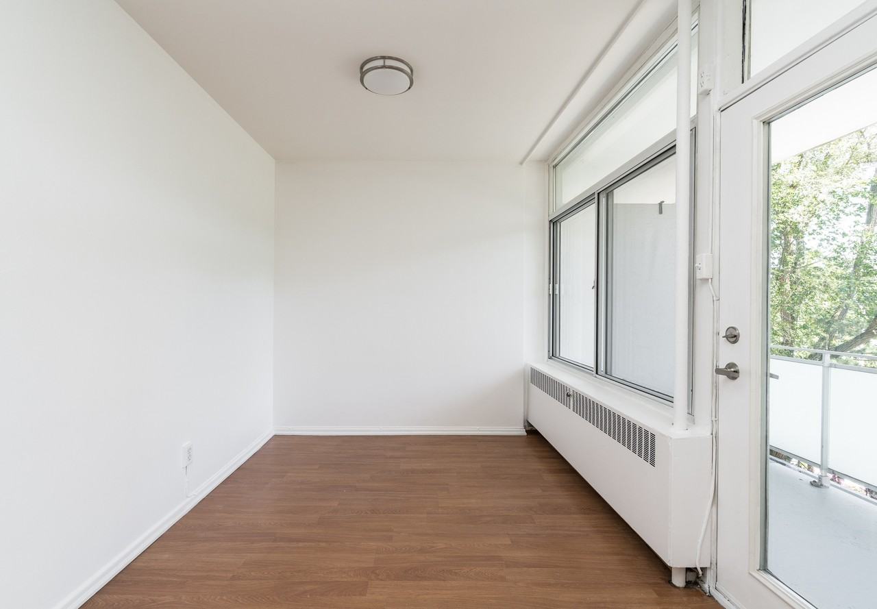 240 Oriole Parkway - Photo 7 of 11
