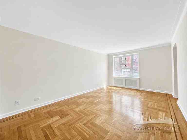 Jane St #2A - Photo 2 of 6