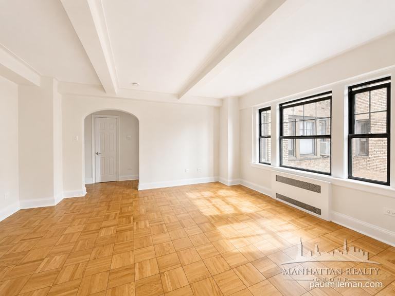 Christopher St #10J - Photo 5 of 11