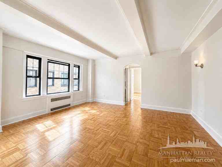Christopher St #10J - Photo 6 of 11