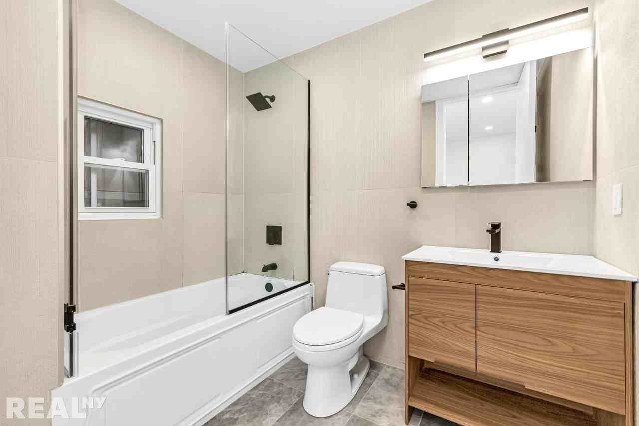 8th Ave #3L - Photo 5 of 9