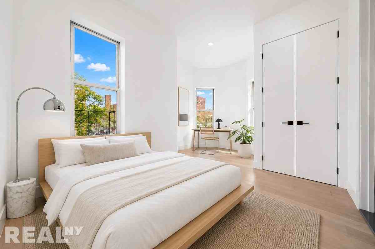 8th Ave #3L - Photo 3 of 9