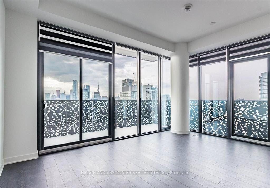 55 Charles Street East - Photo 2