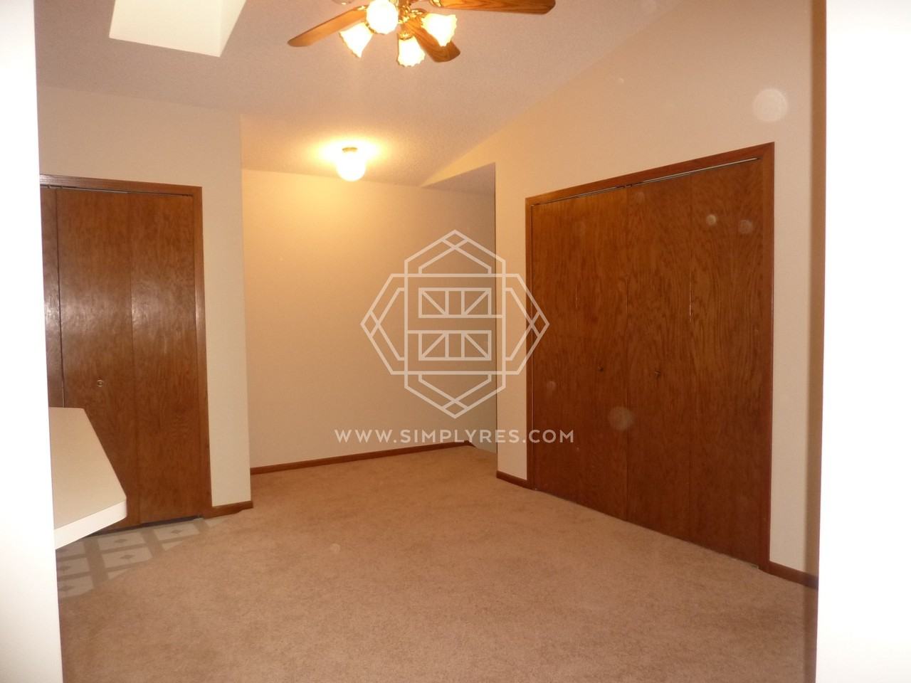 736 Parkside Dr - Photo 2 of 9