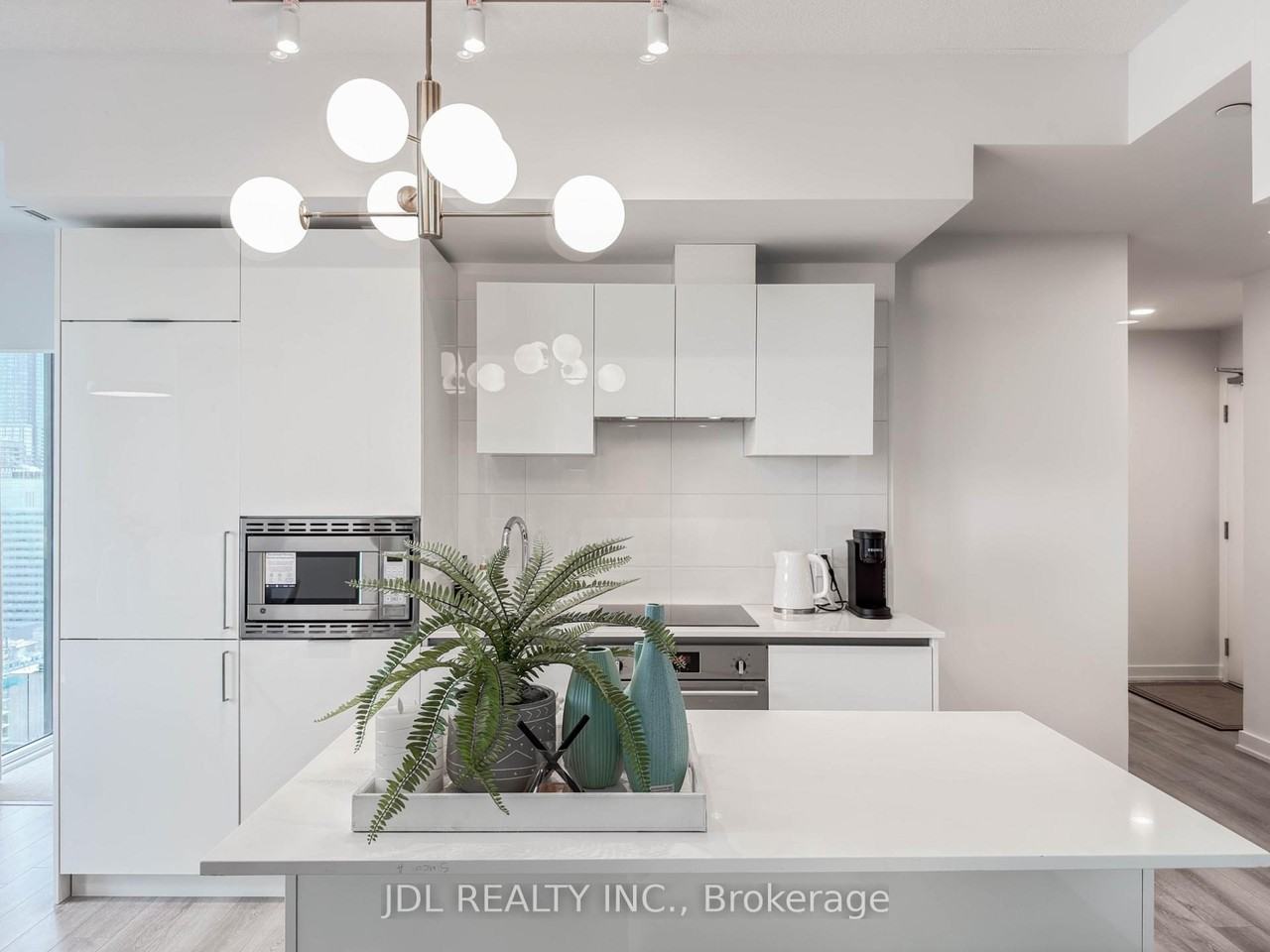 238 Simcoe Street - Photo 6