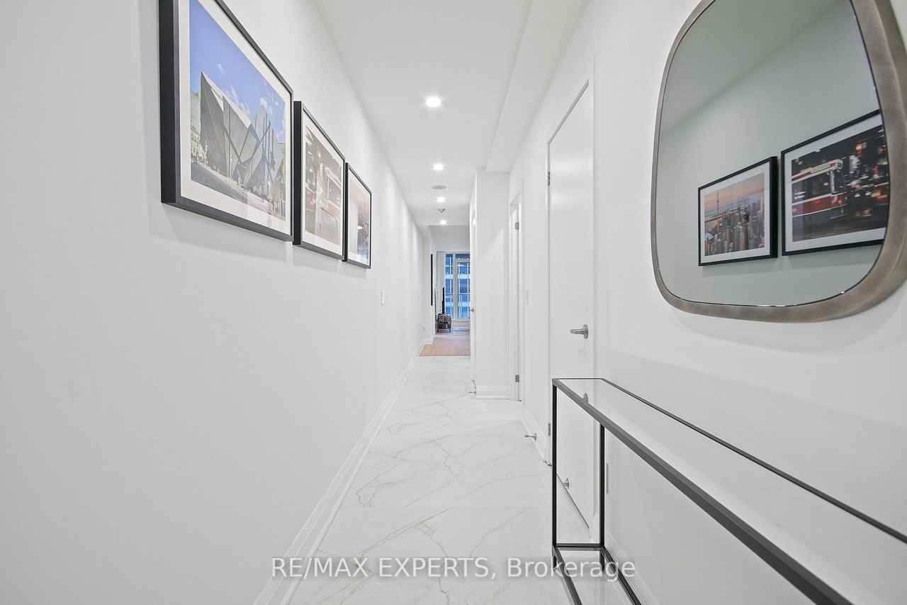208 Queens Quay West