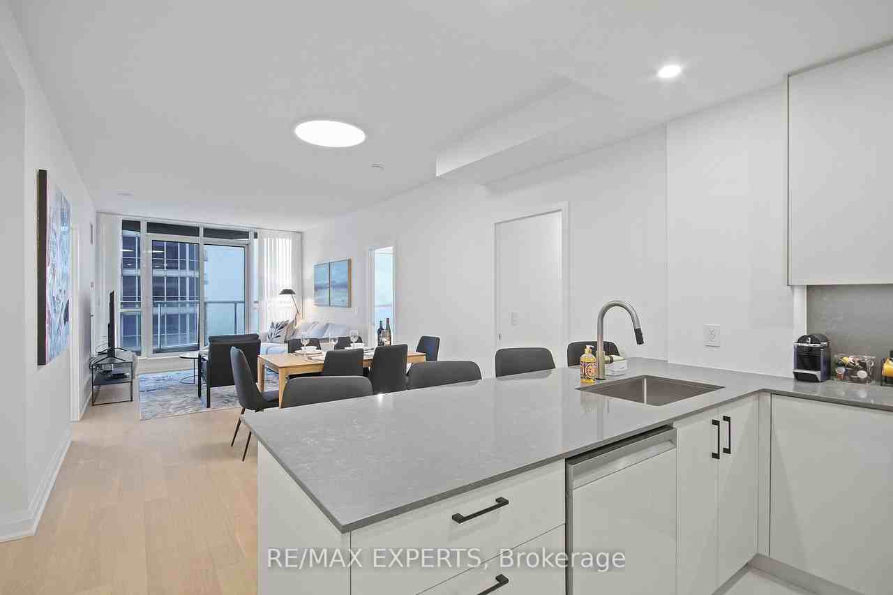 208 Queens Quay West - Photo 3