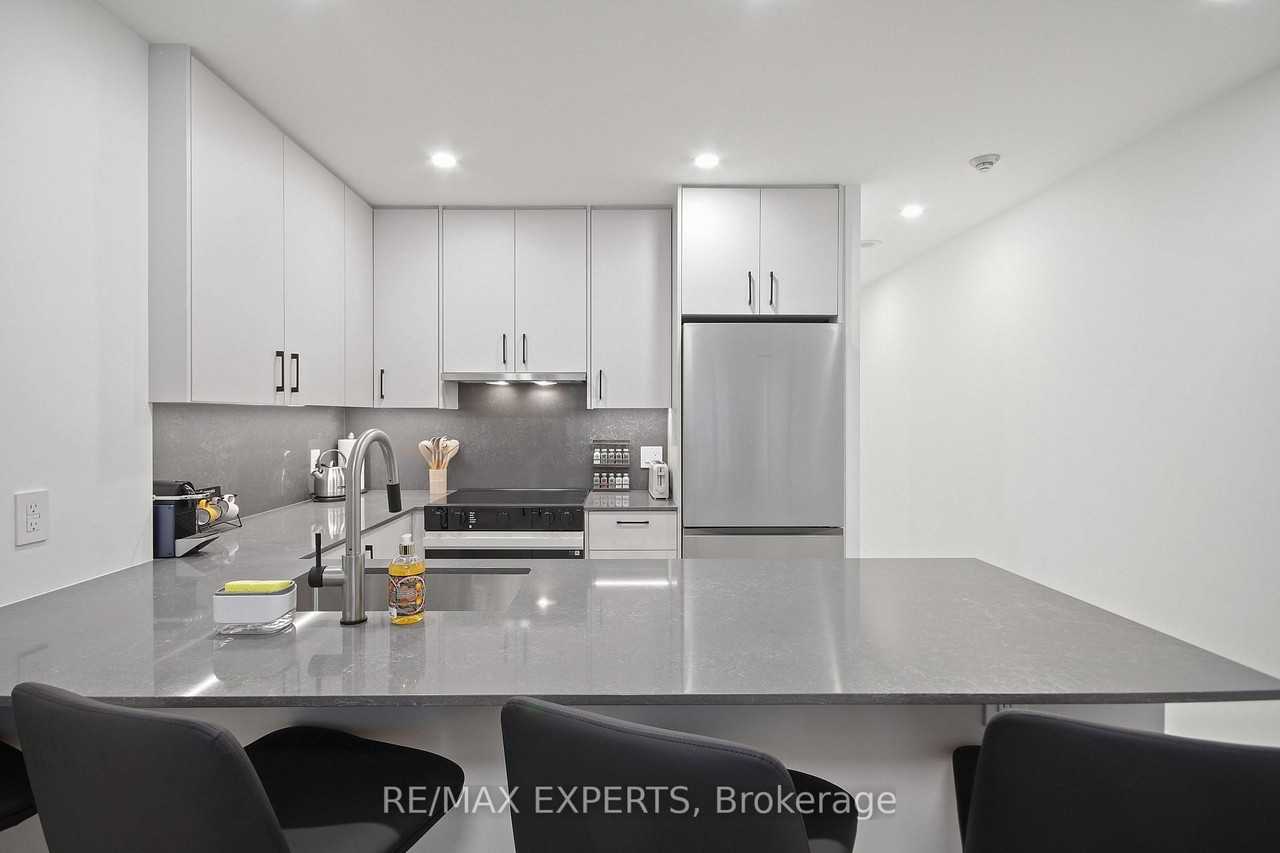 208 Queens Quay West - Photo 7