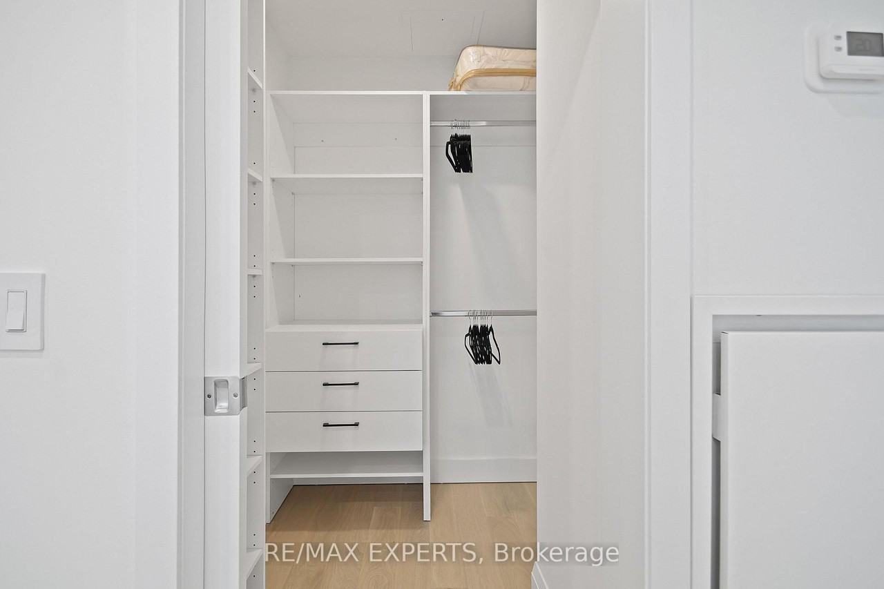 208 Queens Quay West - Photo 16