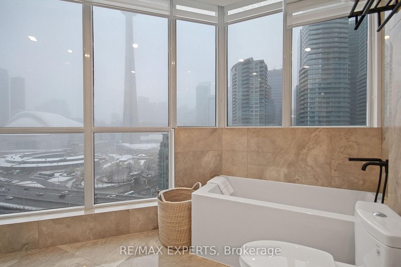 208 Queens Quay West - Photo 23