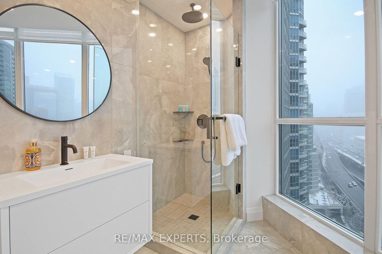 208 Queens Quay West - Photo 24
