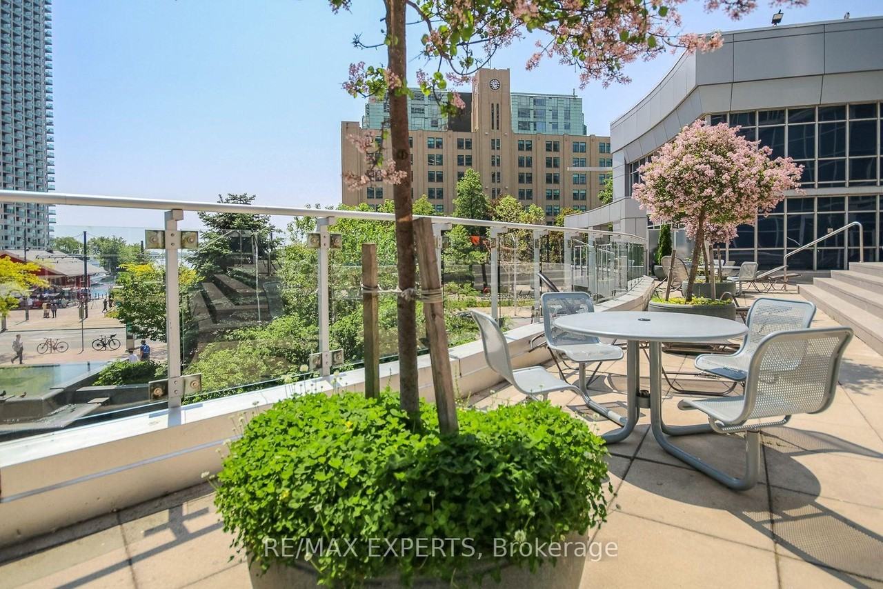 208 Queens Quay West - Photo 35