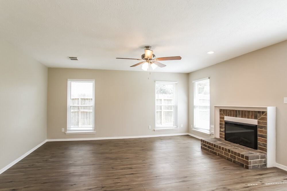302 Dunford Ct - Photo 3 of 16