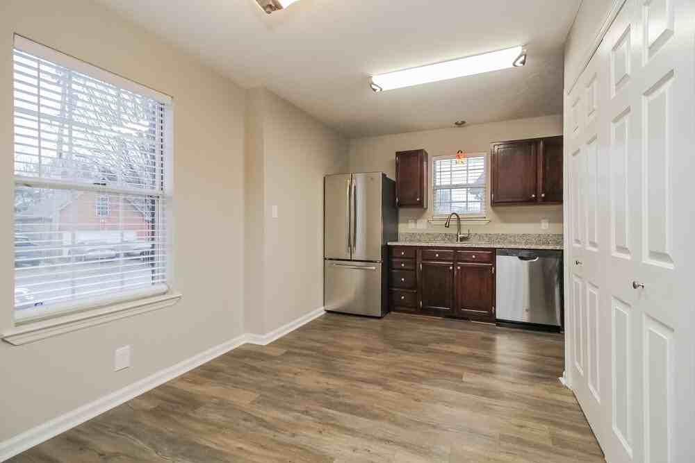 3920 Calumet Dr - Photo 5 of 16
