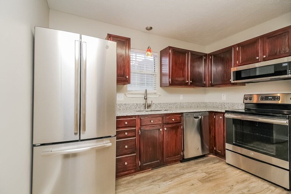 3920 Calumet Dr - Photo 6 of 16