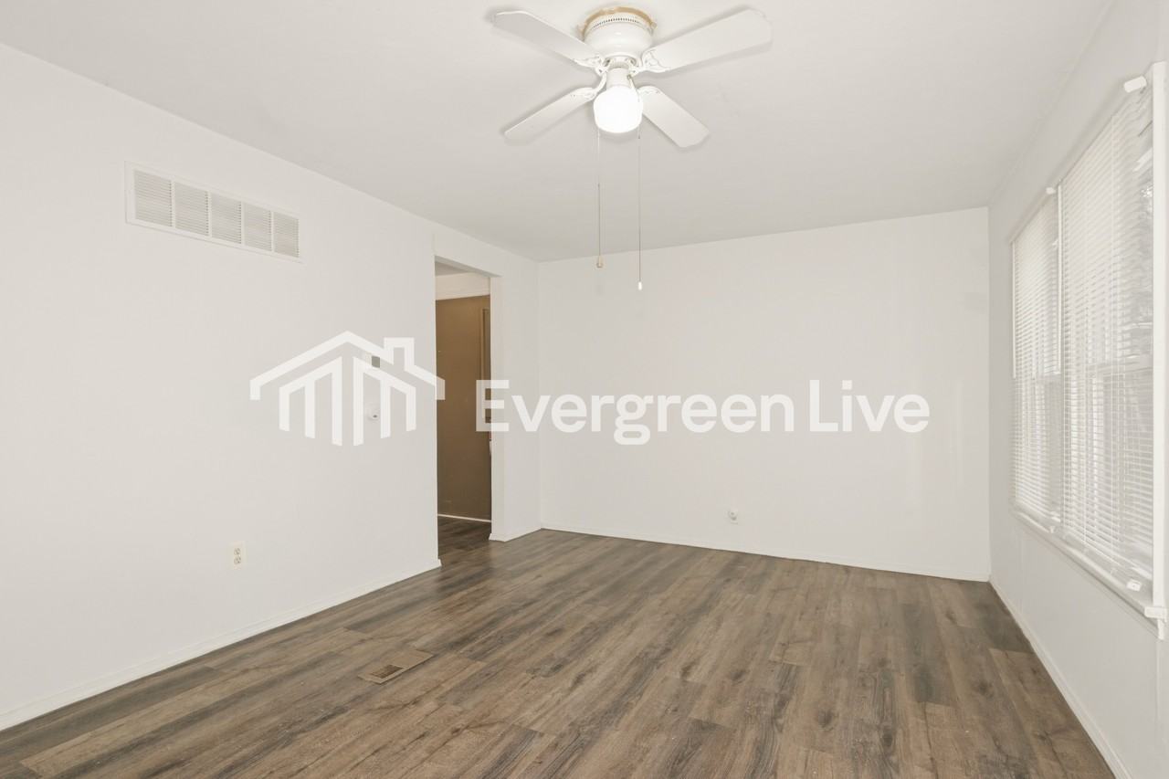 9064 Patrick Dr - Photo 3 of 15