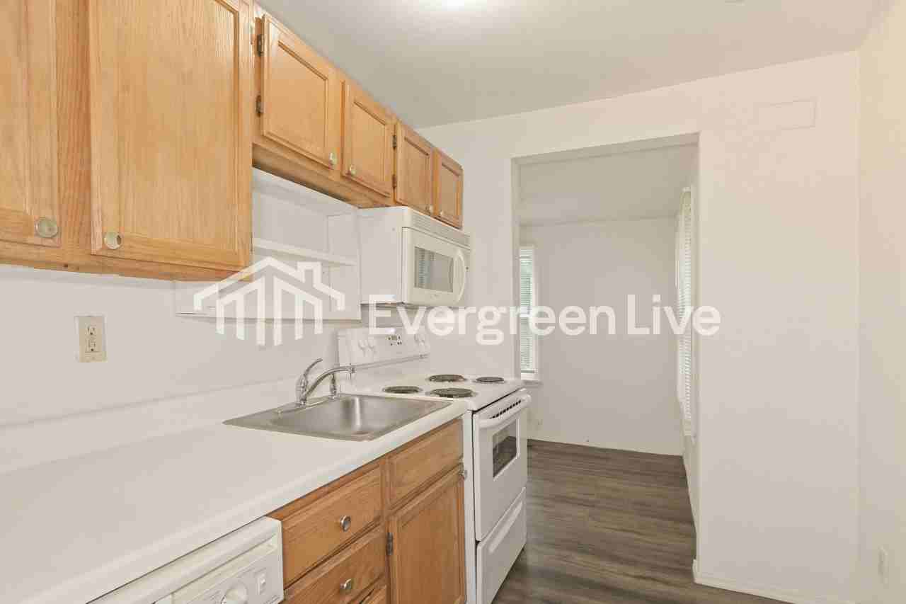 9064 Patrick Dr - Photo 7 of 15