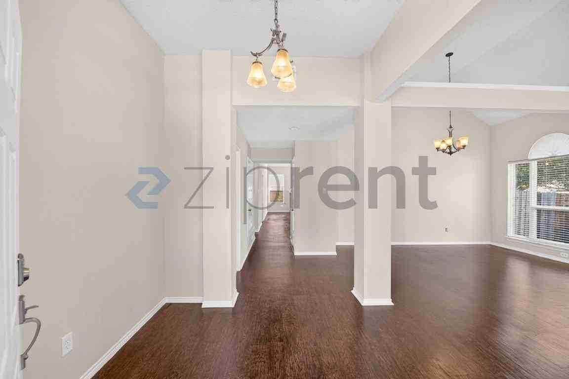 5412 Blue Water Lake Dr - Photo 5 of 35