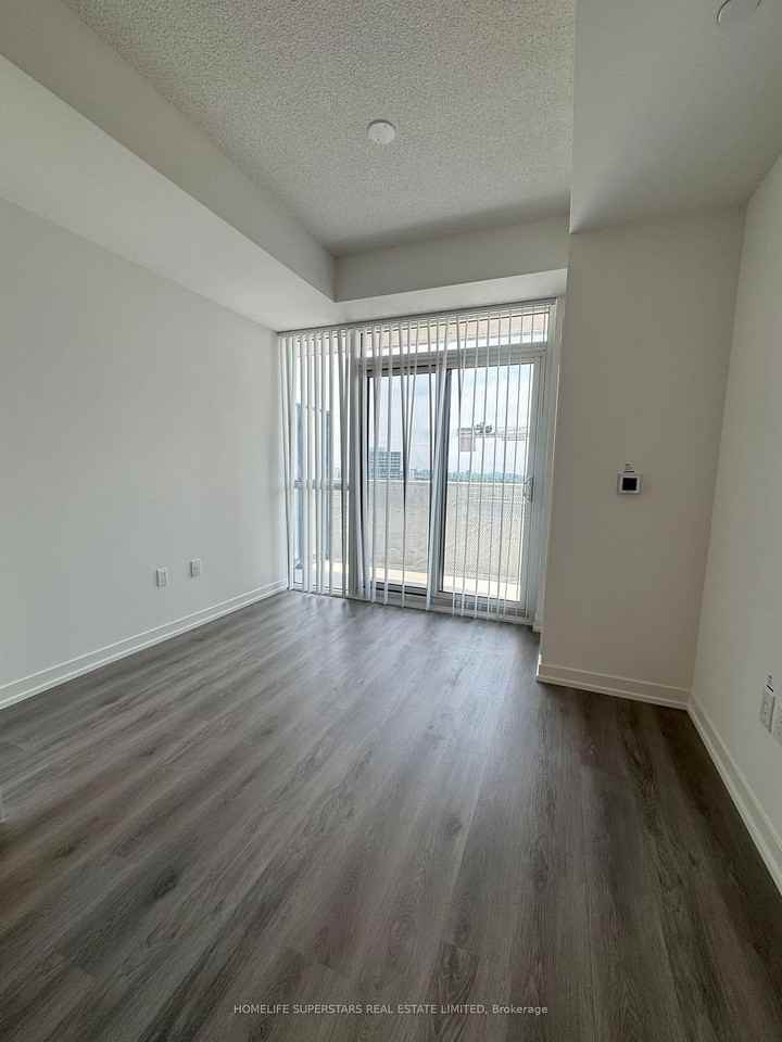 28 Interchange Way - Photo 4