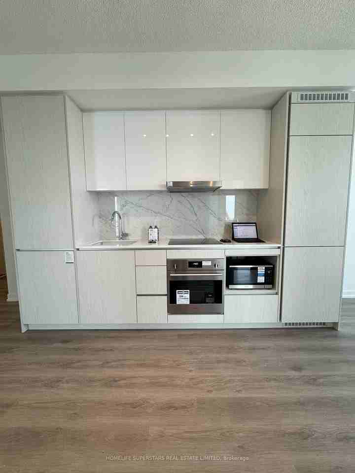 28 Interchange Way - Photo 3