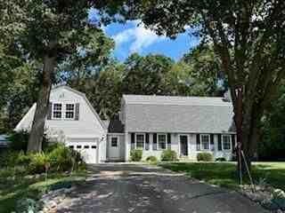 8 Healey Brook Dr