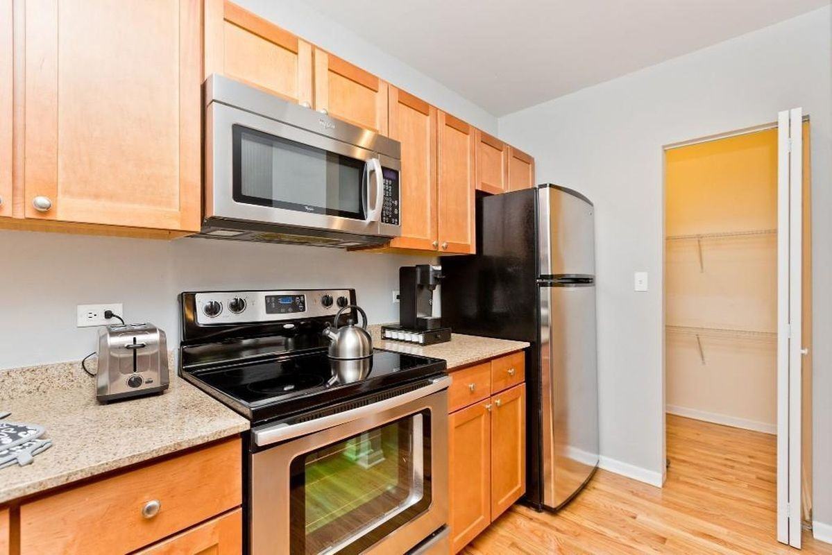 4607 N Sheridan Rd - Photo 7 of 22