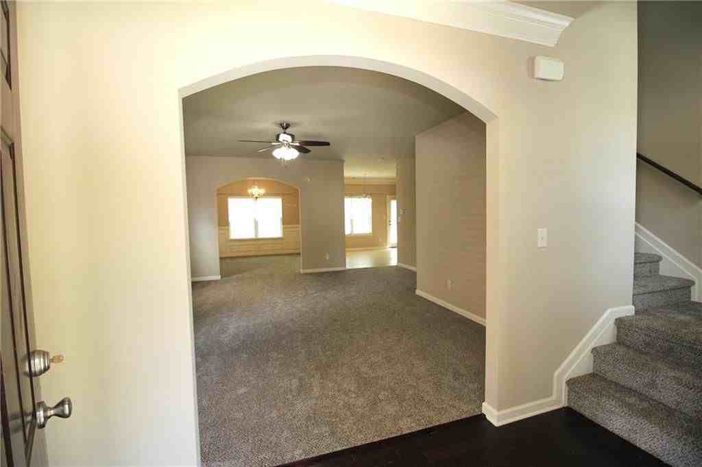 1317 Castleberry Dr - Photo 3 of 22