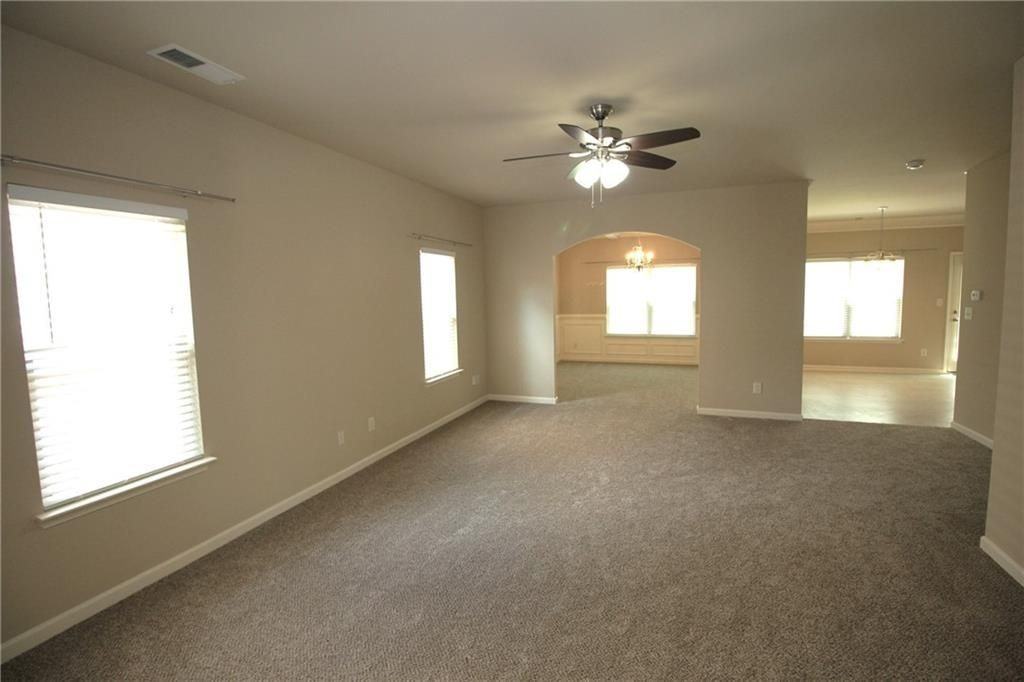 1317 Castleberry Dr - Photo 4 of 22