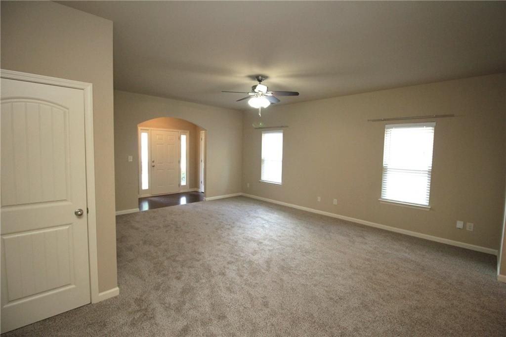 1317 Castleberry Dr - Photo 5 of 22