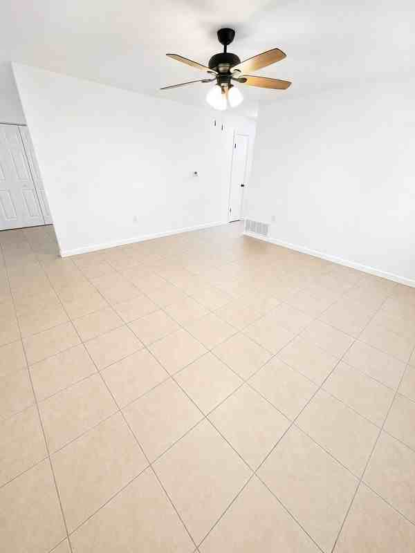 1712 Ne 71st Pl - Photo 2 of 11