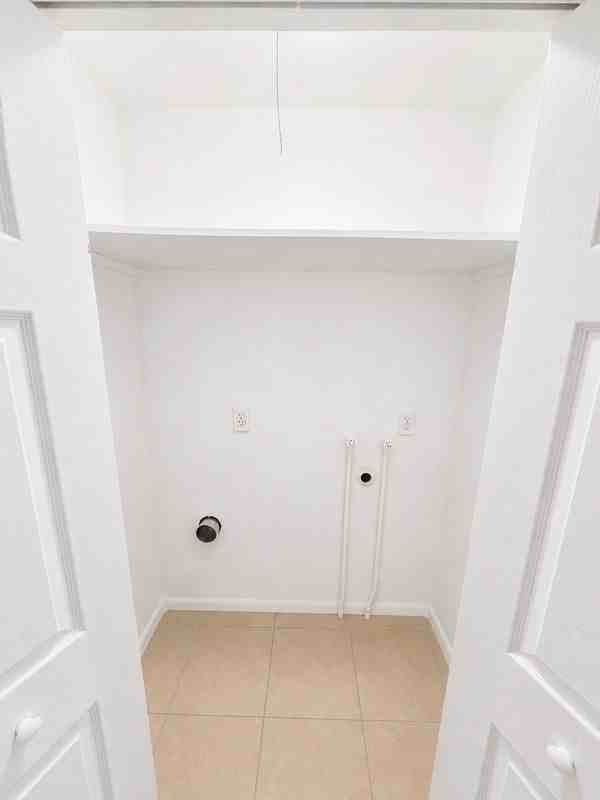 1712 Ne 71st Pl - Photo 6 of 11