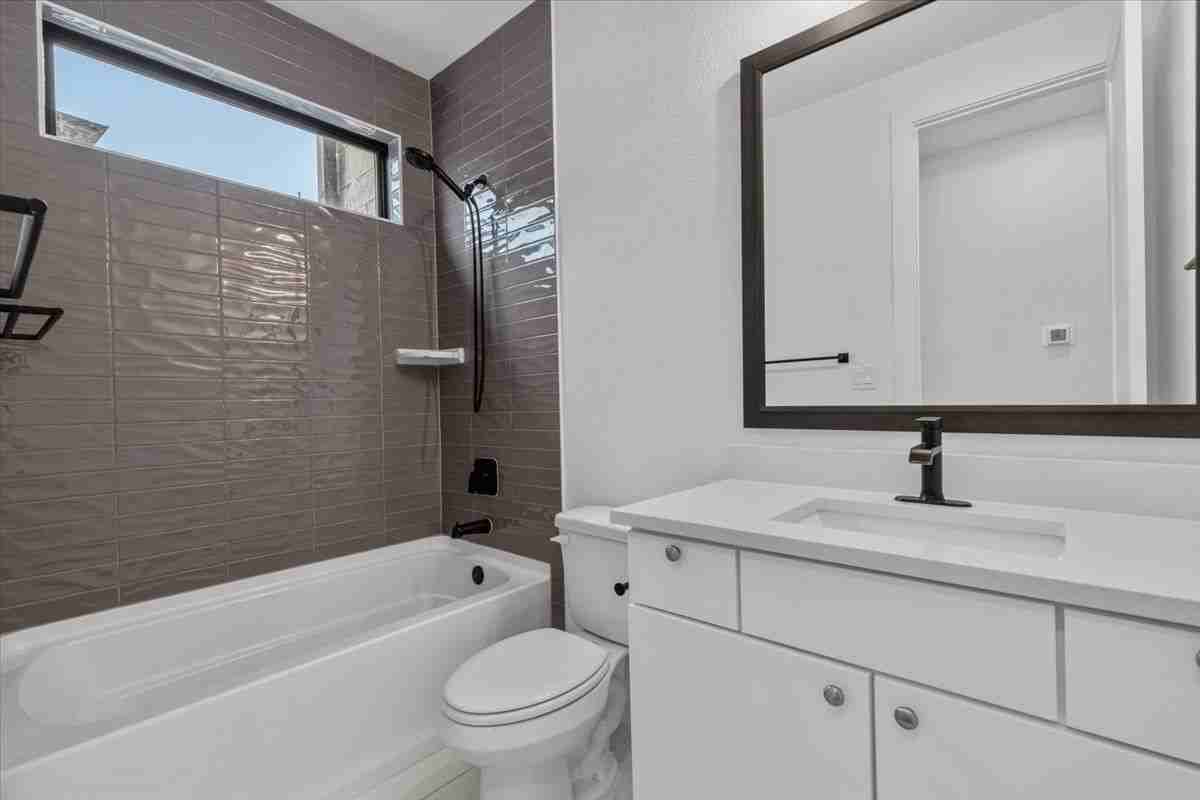 315 Holton Dr ##201 - Photo 5 of 21